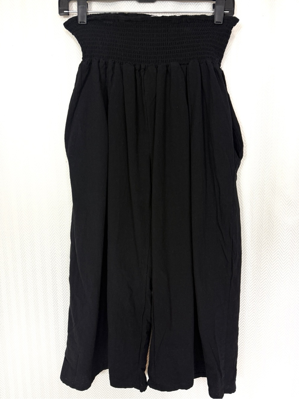 Ashlee Marie Boutique Black Smocked Waist Wide-Leg Cropped Pants Size XXL